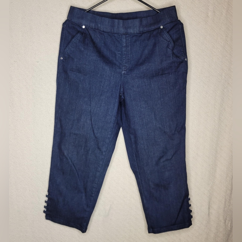 Intro. Dark Blue Capris